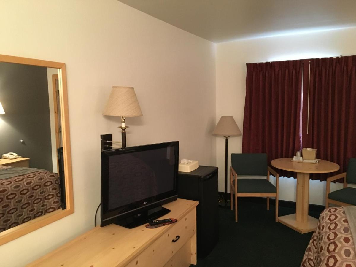 Moose Creek Lodge & Suites Коуди Екстериор снимка