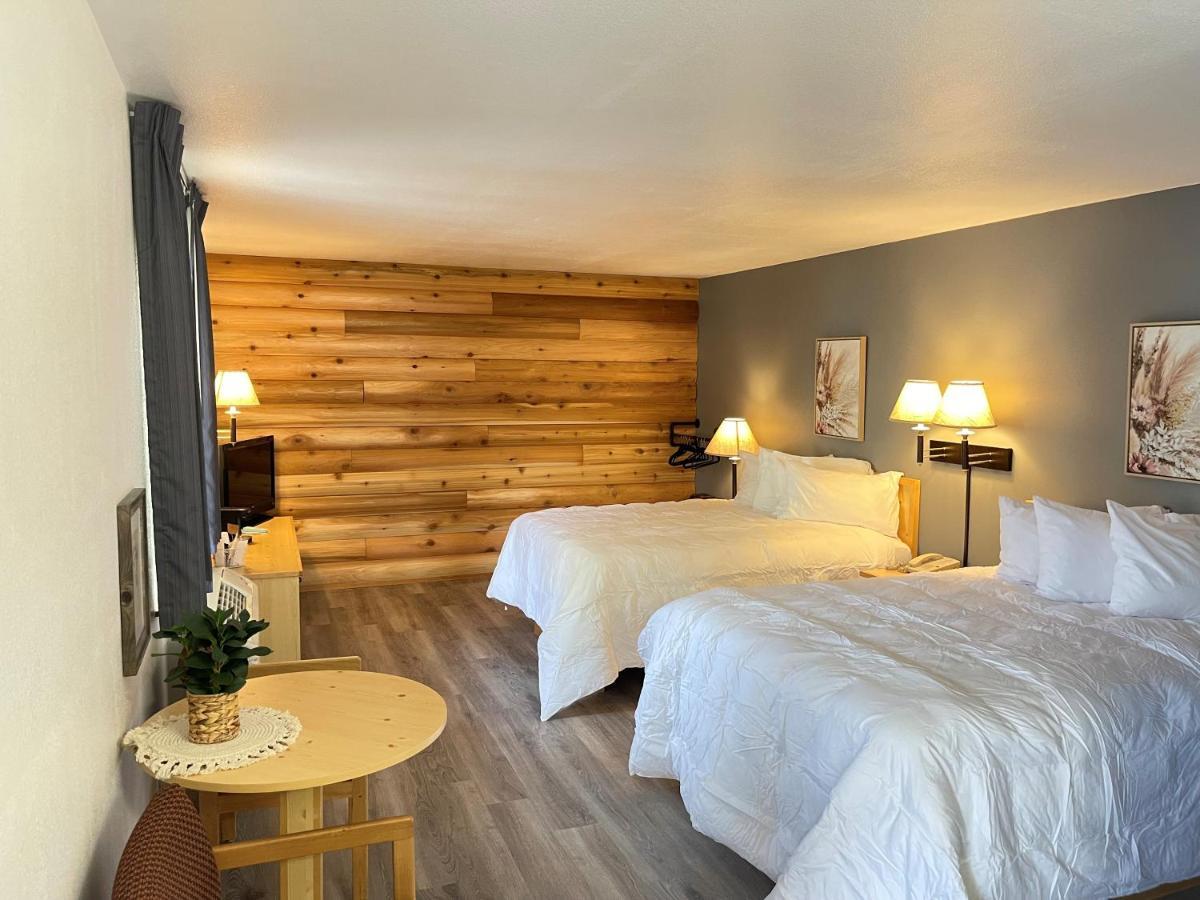 Moose Creek Lodge & Suites Коуди Екстериор снимка