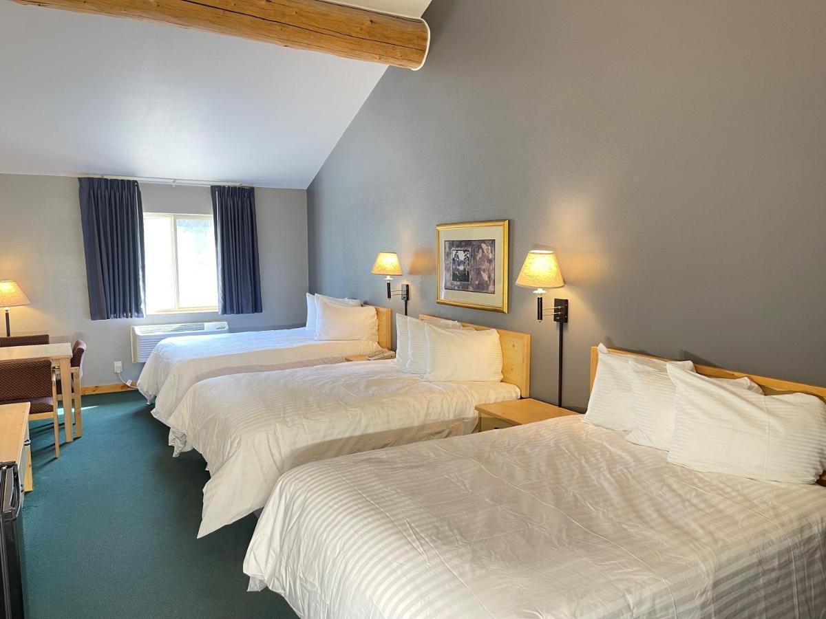 Moose Creek Lodge & Suites Коуди Екстериор снимка